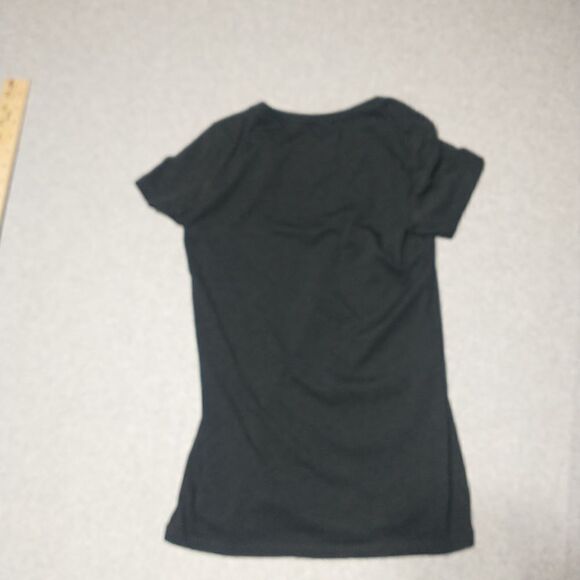 Cleveland Tshirt Rock And Roll. Condition is Pre-owned. - Picture 3 of 4